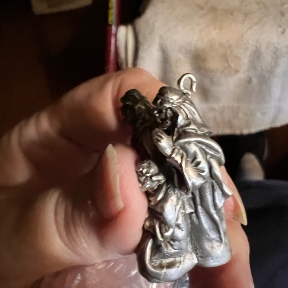 Keepsake Ornament The Nativity 1999 - Picture 3 of 5